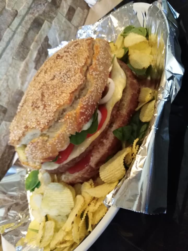 Burger Γίγας σε καρβέλι 30 εκατοστών