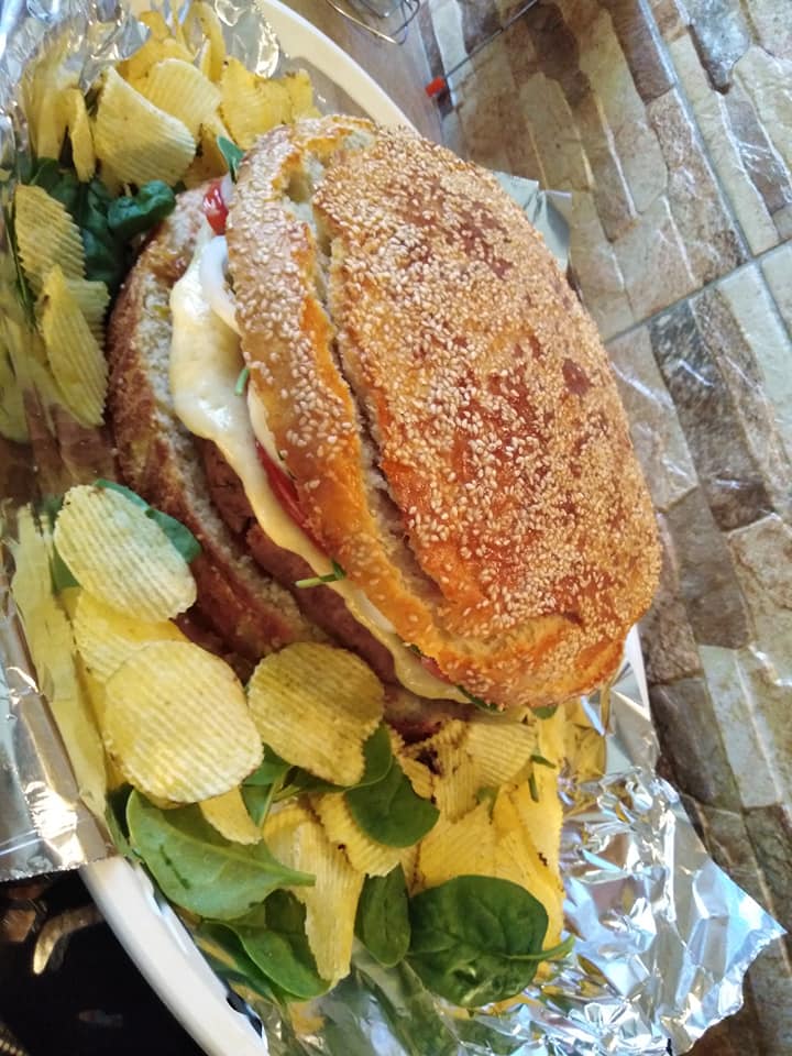 Burger Γίγας σε καρβέλι 30 εκατοστών