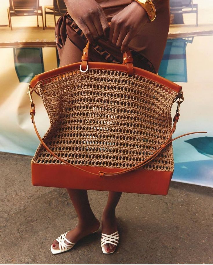 Πλεκτές τσάντες το Καλοκαίρι – Το Νο1 trend και ιδέες για σχέδια και χρώματα στα πιο boho outfits