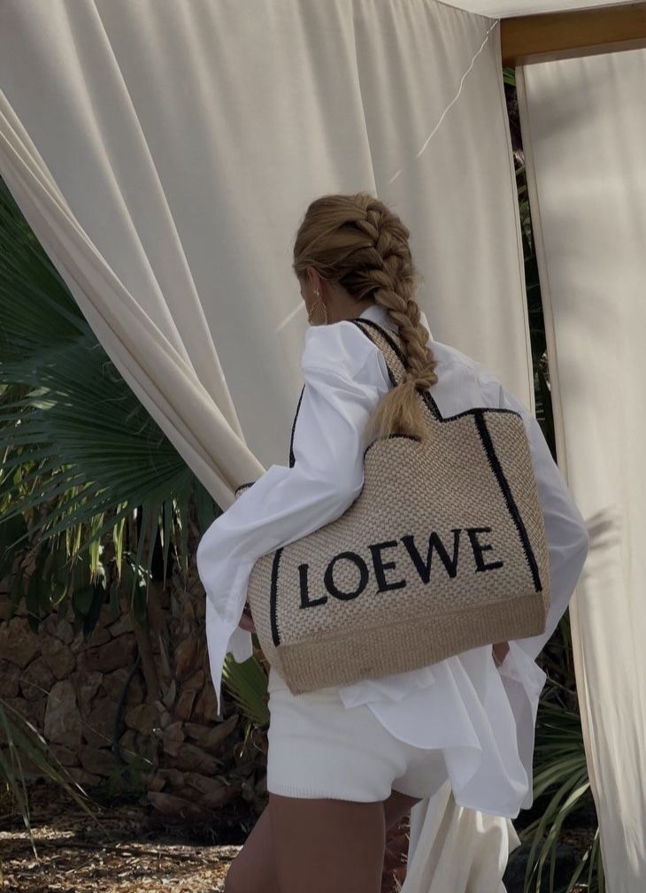 Πλεκτές τσάντες το Καλοκαίρι – Το Νο1 trend και ιδέες για σχέδια και χρώματα στα πιο boho outfits