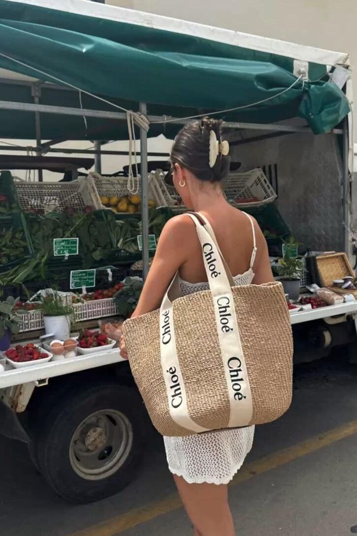 Πλεκτές τσάντες το Καλοκαίρι – Το Νο1 trend και ιδέες για σχέδια και χρώματα στα πιο boho outfits