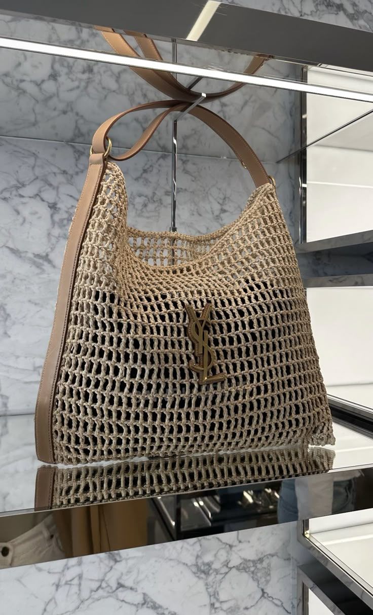 Πλεκτές τσάντες το Καλοκαίρι – Το Νο1 trend και ιδέες για σχέδια και χρώματα στα πιο boho outfits