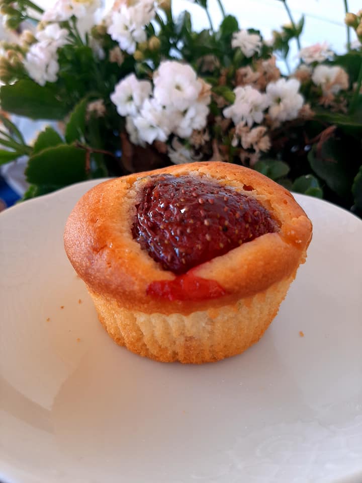 Cupcakes με ολόκληρες φράουλες χωρίς ζάχαρη για διαβητικούς