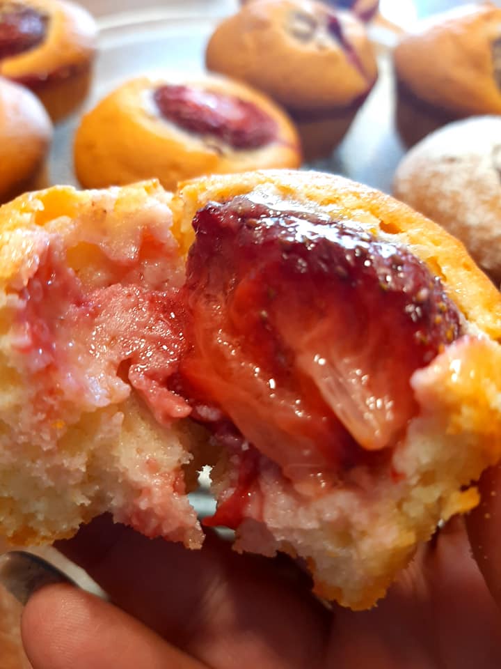 Cupcakes με ολόκληρες φράουλες χωρίς ζάχαρη για διαβητικούς