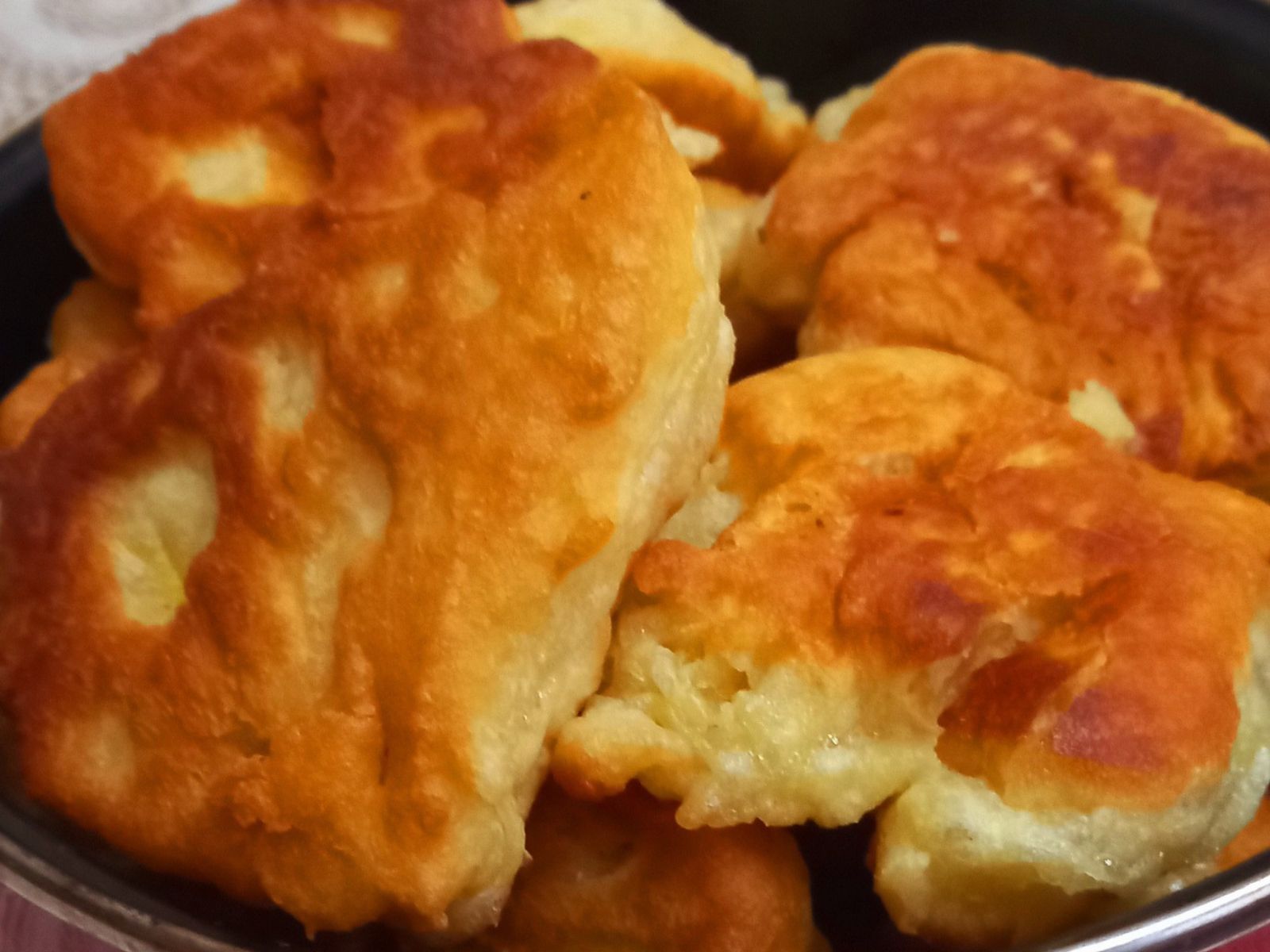 Αφράτα τηγανόψωμα που γίνονται αλμυρά ή γλυκά για το ταπεράκι του σχολείου