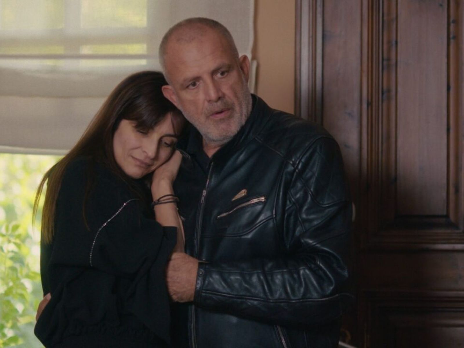 Η Γη της Ελιάς: Ο Στάθης και η Ιουλία ένα βήμα πριν τον χωρισμό – Το γυαλί έχει ραγίσει οριστικά