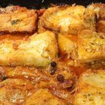 Μπακαλιάρος στιφάδο στο φούρνο με πατάτες