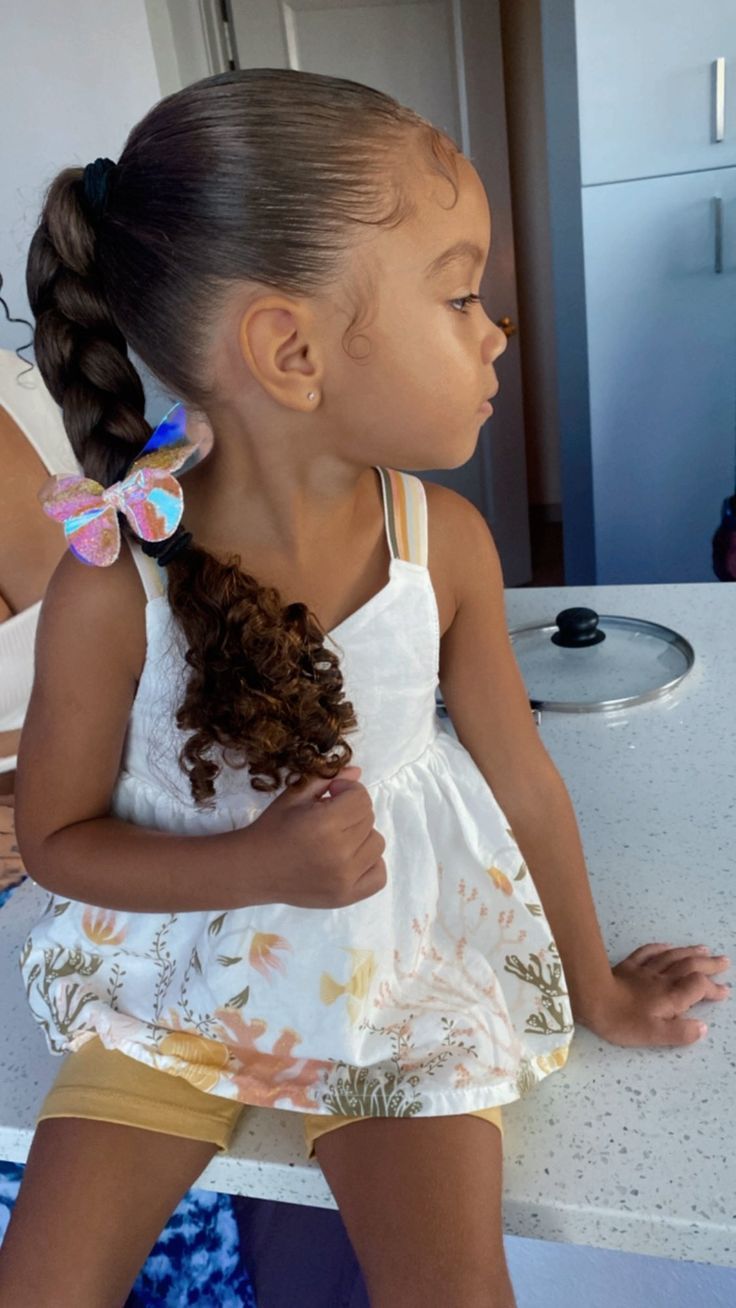 9+1 χαριτωμένες ιδέες για χτενίσματα και κουρέματα για κοριτσάκια με μπούκλες