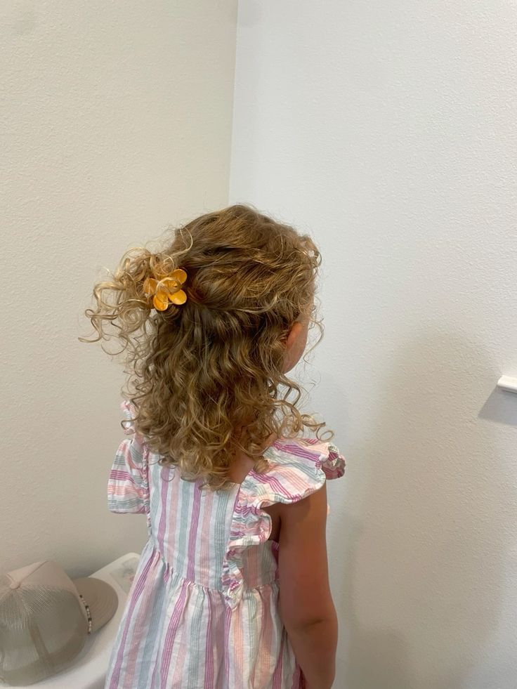 9+1 χαριτωμένες ιδέες για χτενίσματα και κουρέματα για κοριτσάκια με μπούκλες