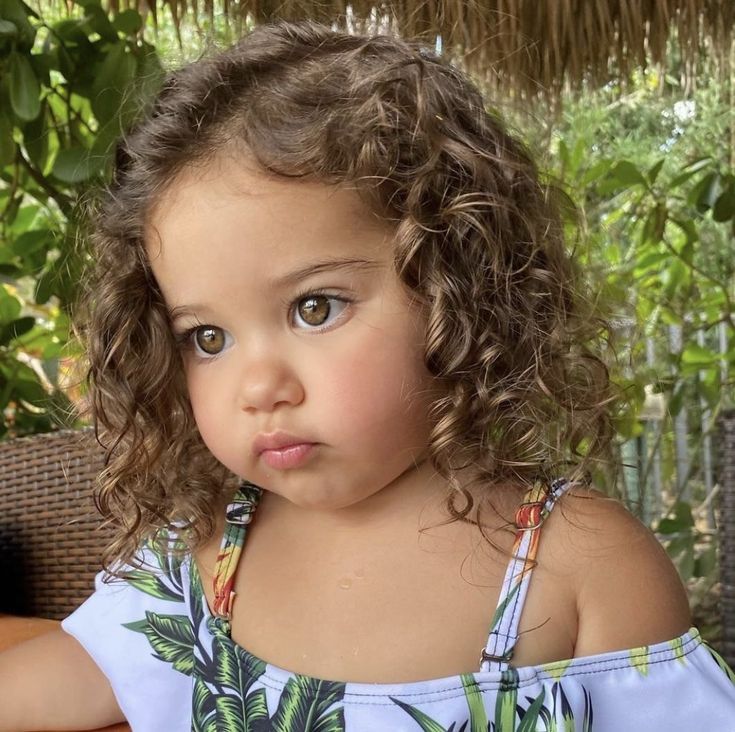 9+1 χαριτωμένες ιδέες για χτενίσματα και κουρέματα για κοριτσάκια με μπούκλες