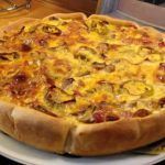 Η πιο νόστιμη αλμυρή τάρτα με γραβιέρα πιπεριές και αλλαντικά