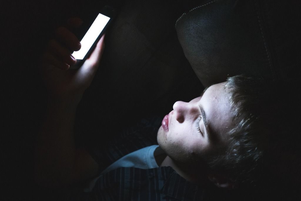 Popcorn brain: Νιώθεις το μυαλό σου να "χάνεται"; - Βαλ' το σε τάξη προτού σε καταπιεί το διαδίκτυο