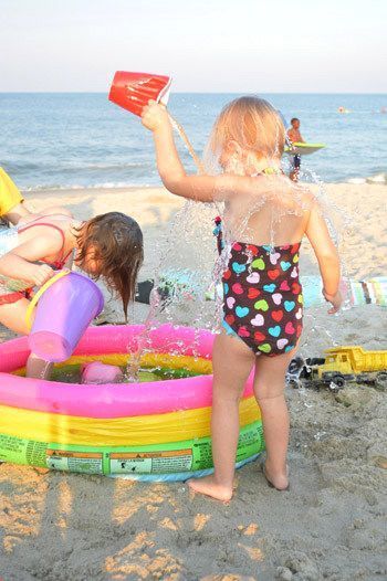 6+1 καλοκαιρινά παιχνίδια στην θάλασσα που θα κρατήσουν απασχολημένα τα παιδιά στη παραλία