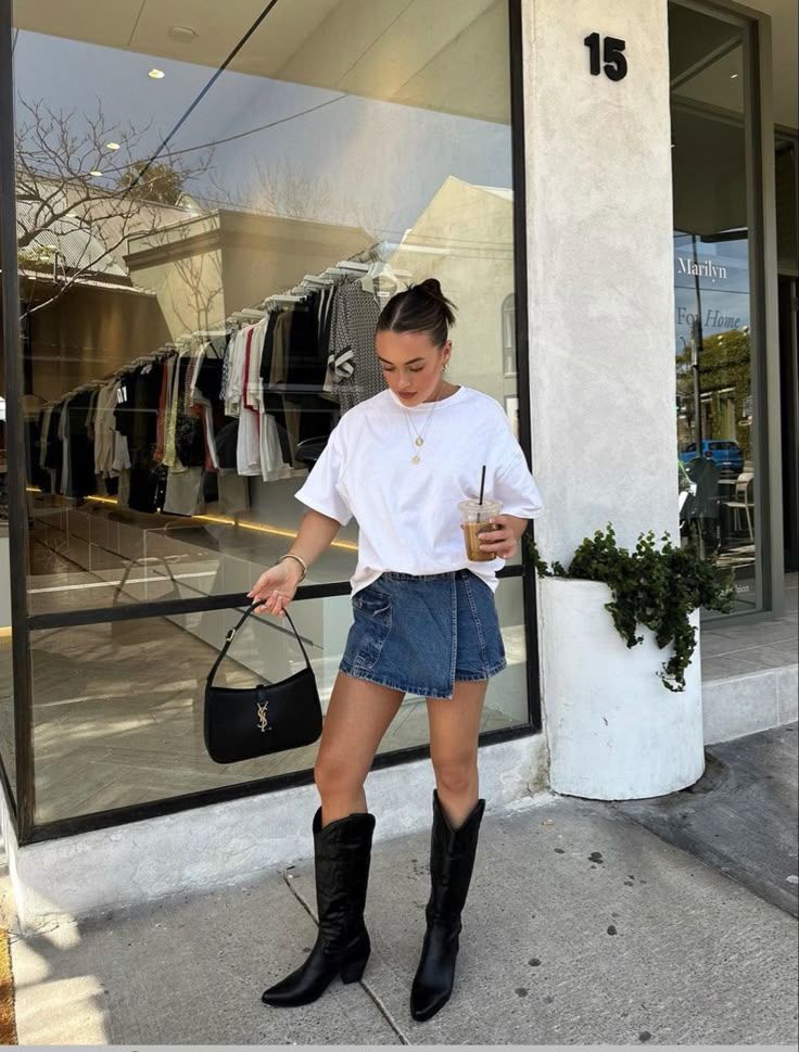 Skorts – Η καλοκαιρινή τάση που συνδυάζει το σορτσάκι με τη μίνι φούστα και ιδέες να την απογειώσεις