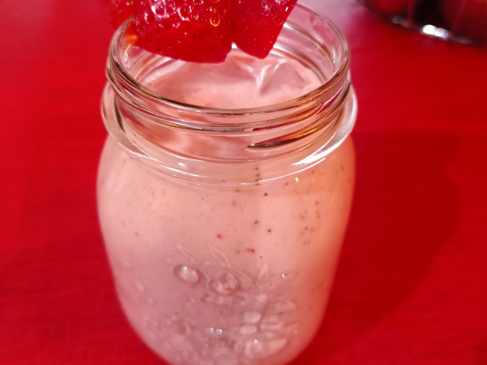 Καλοκαιρινό smoothie φράουλα – μπανάνα