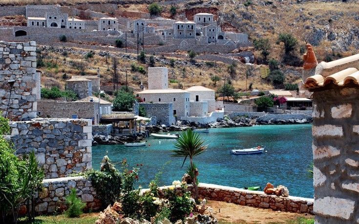 Οι καλύτεροι προορισμοί για οικογενειακές διακοπές με θεά θάλασσα στην Ελλάδα