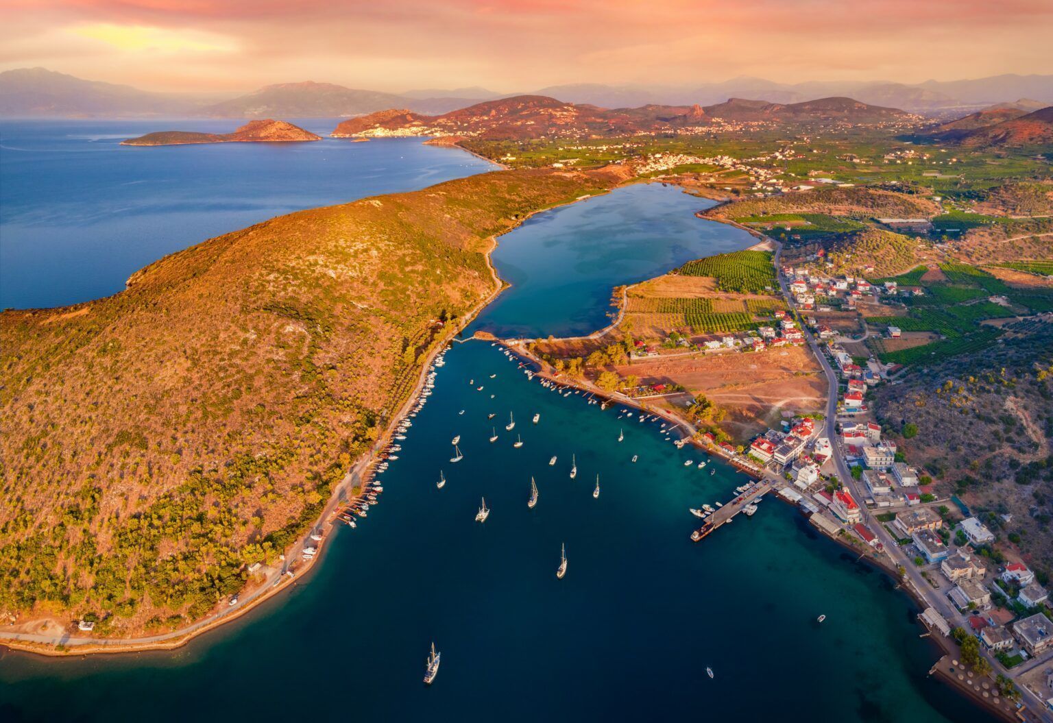 Οι καλύτεροι προορισμοί για οικογενειακές διακοπές με θεά θάλασσα στην Ελλάδα