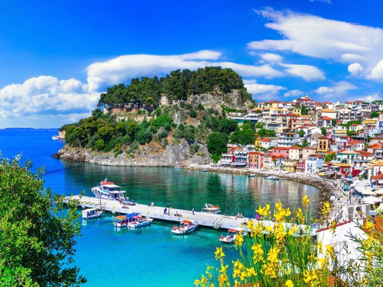 Οι καλύτεροι προορισμοί για οικογενειακές διακοπές με θεά θάλασσα στην Ελλάδα