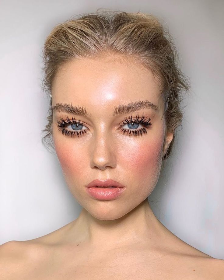 Πλήρης οδηγός για αδιάβροχο μακιγιάζ για τις ζεστές μέρες και βράδια του Καλοκαιριού