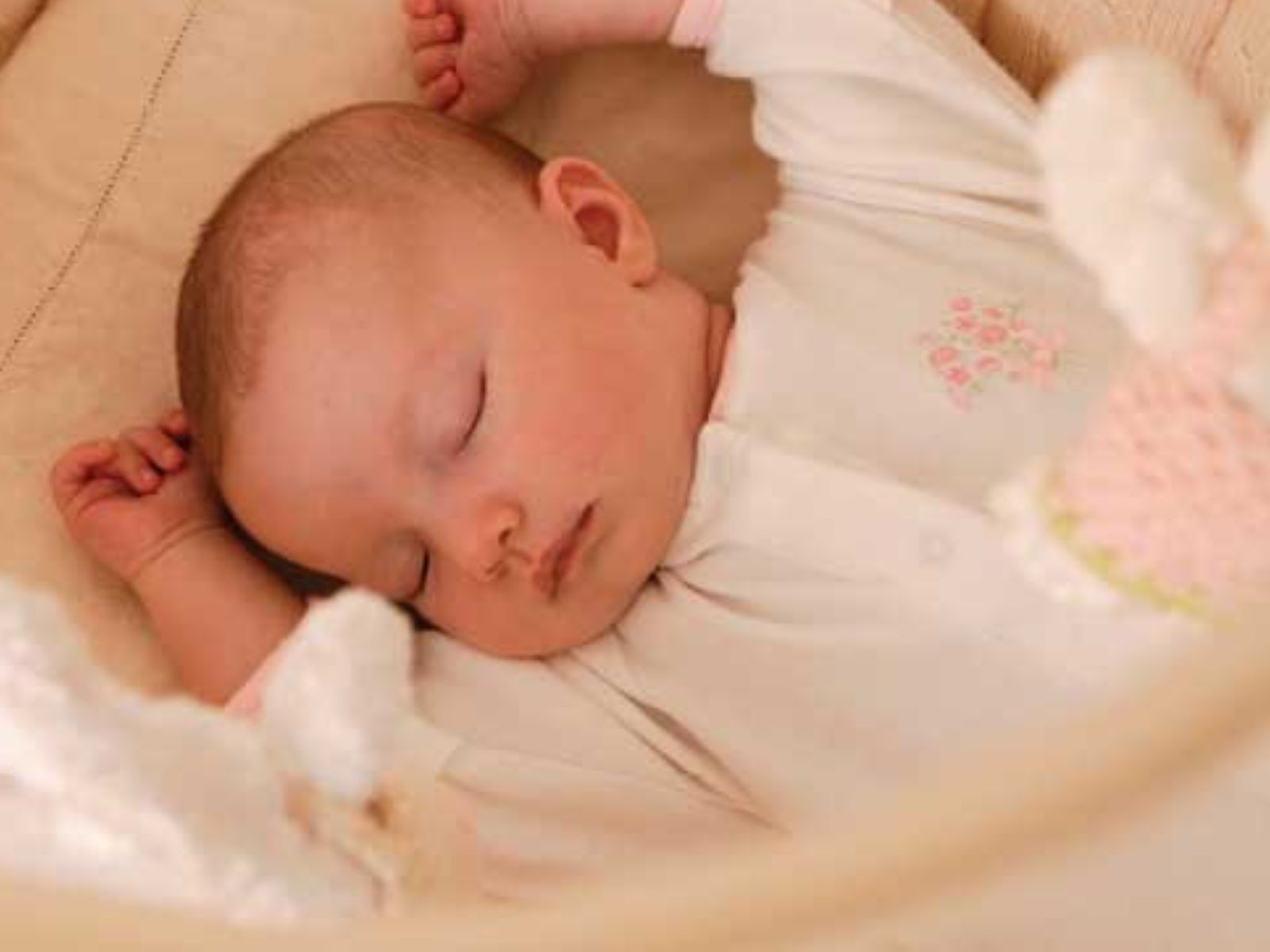 Τι πρέπει να ξέρεις για τον ύπνο των βρεφών: Μύθοι και αλήθειες