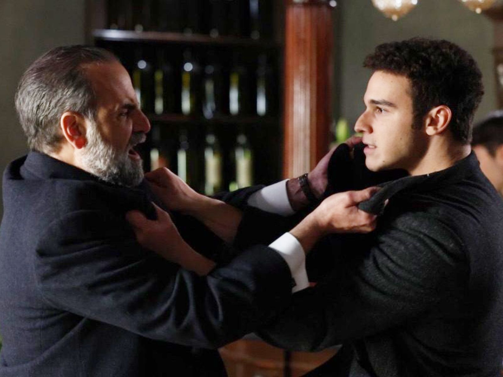 Άγιος Έρωτας: O Αργύρης χτυπά με το όπλο τον Παύλο