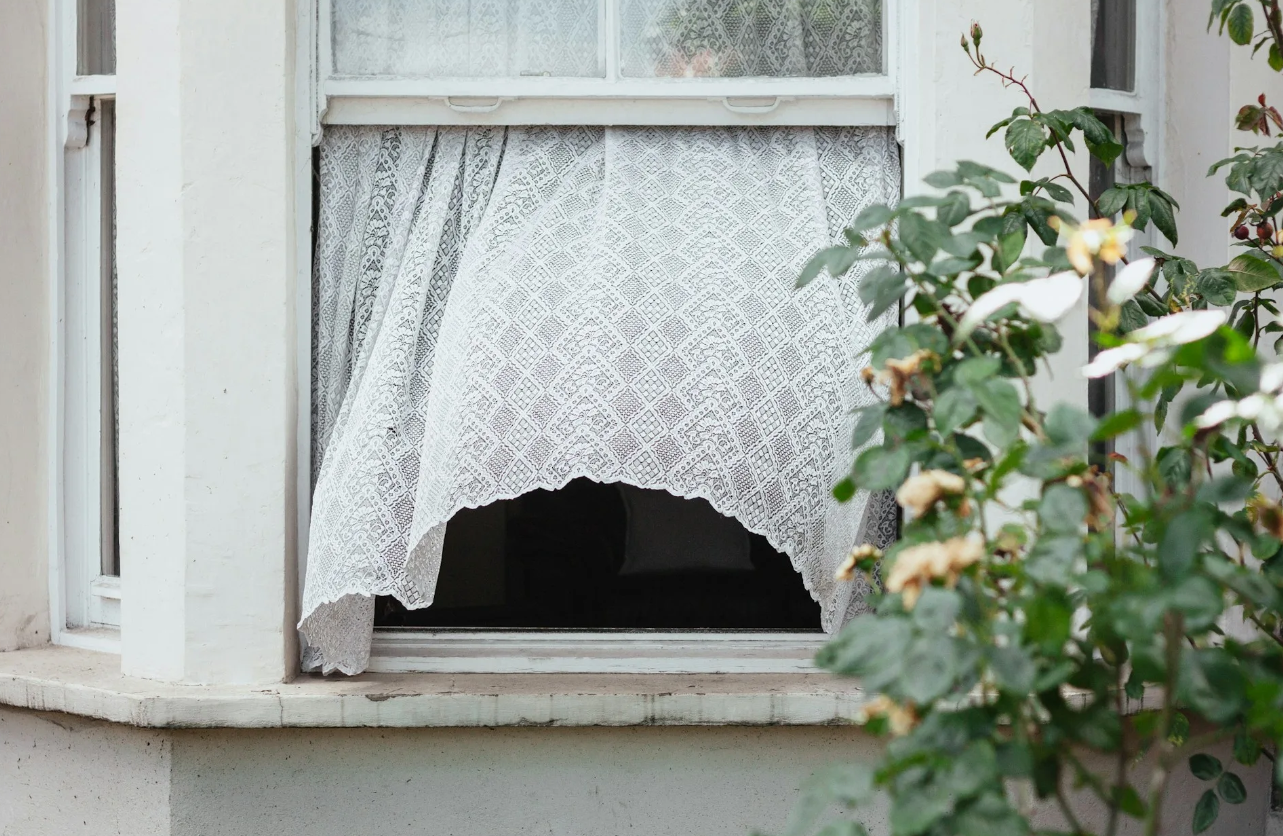 Απλά κόλπα για να δροσίσεις το σπίτι το Καλοκαίρι χωρίς air condition