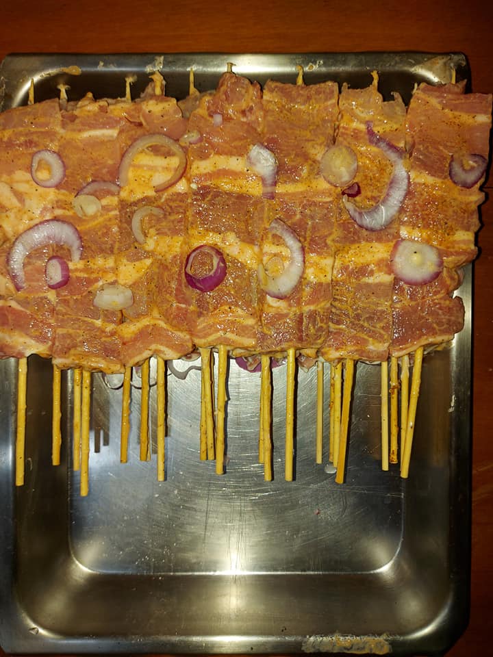 μαριναρισμένα-σουβλάκια-με-κρεμμύδια- μαριναρισμένα-σουβλάκια-με-κρεμμύδια-