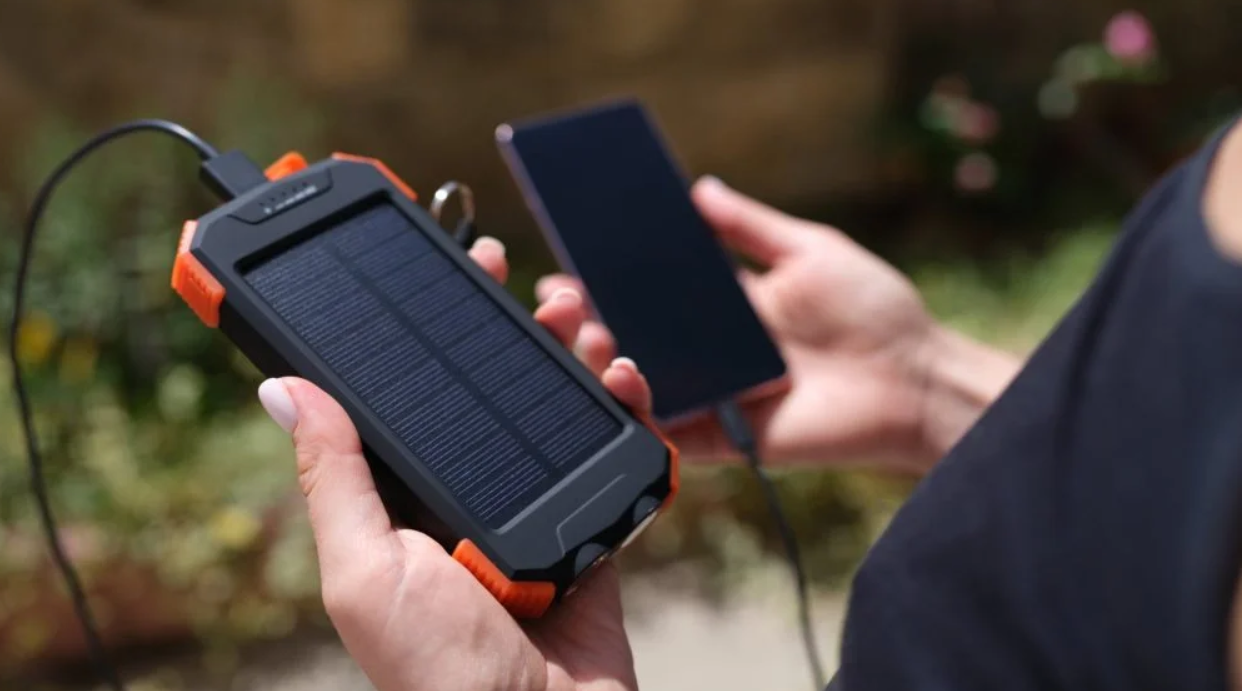 Τα must-have gadgets για ταξιδιώτες που αγαπούν την τεχνολογία