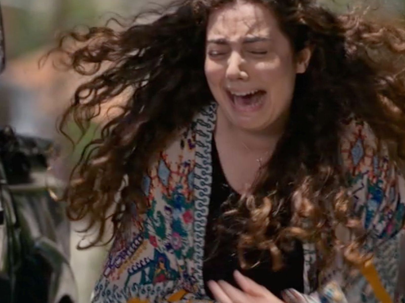 Η Γη της Ελιάς: Οι Γερακάρηδες χτυπάνε άσχημα την Αννα – Την βρίσκει ο Τιμόθεος αναίσθητη