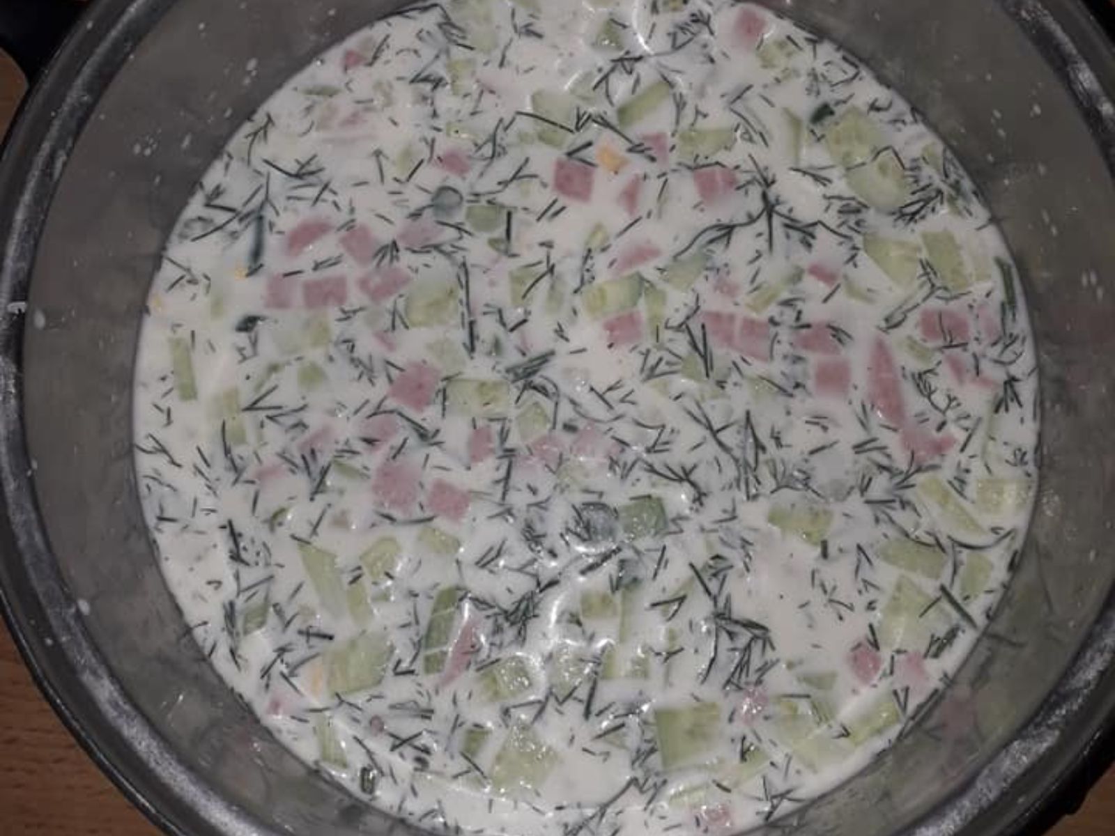 Συνταγή για καλοκαιρινή σούπα Okroshka από τη Ρωσία