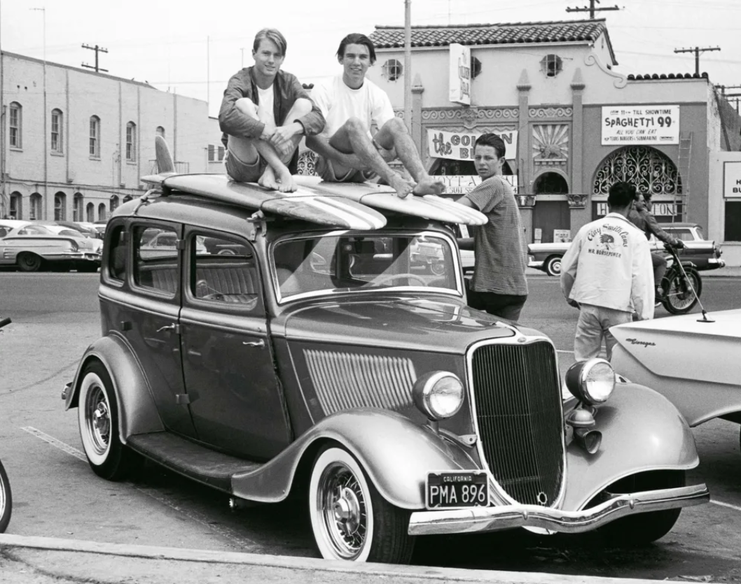 Γιατί το surf θεωρείται τρόπος ζωής και όχι απλά άθλημα – Το sport του Καλοκαιριού που αγαπούσε η Αγκάθα Κρίστι