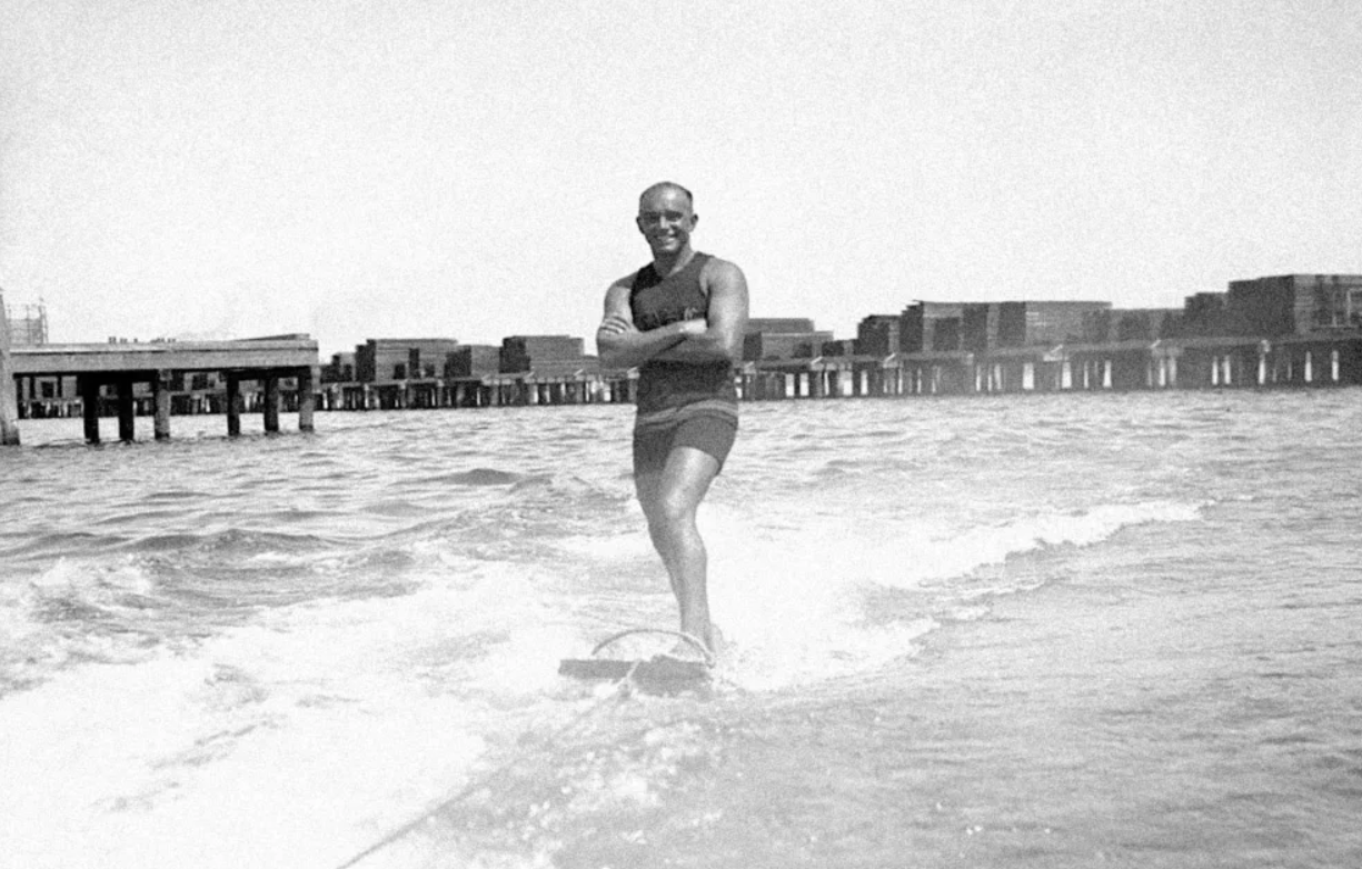 Γιατί το surf θεωρείται τρόπος ζωής και όχι απλά άθλημα – Το sport του Καλοκαιριού που αγαπούσε η Αγκάθα Κρίστι