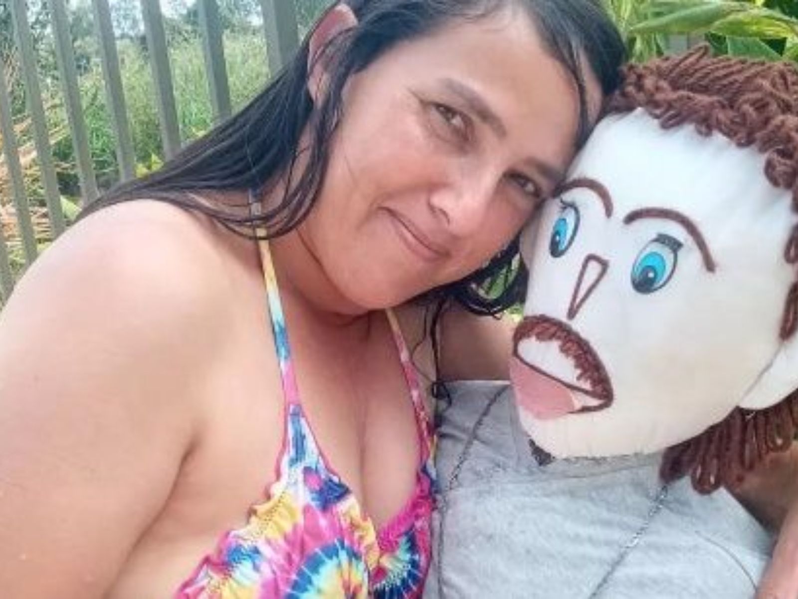 Η γυναίκα που παντρεύτηκε μία κούκλα, και μαζί της “έκανε τέσσερα παιδιά” ,την κατηγορεί ότι την απατάει- Από ποια ασθένεια πάσχει;