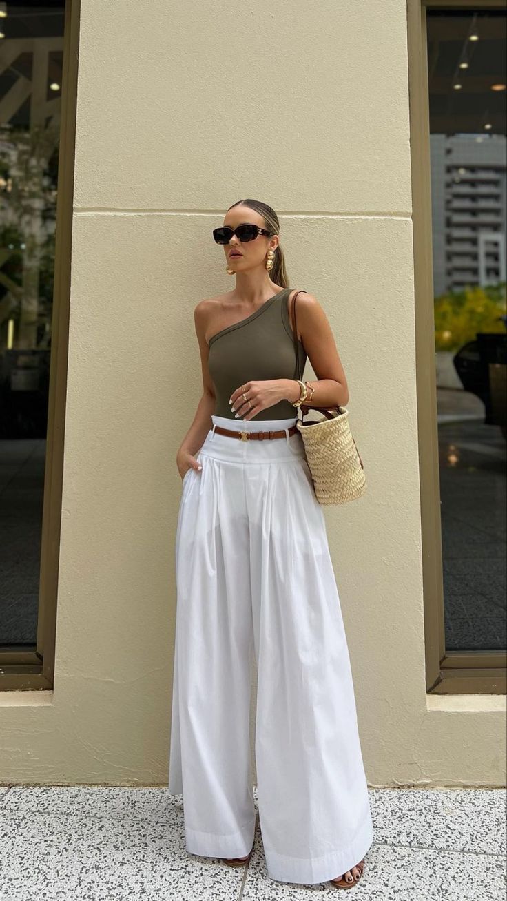 Ιδέες για Καλοκαιρινά outfits στο γραφείο – Τί φοράω όταν η θερμοκρασία ανεβαίνει;