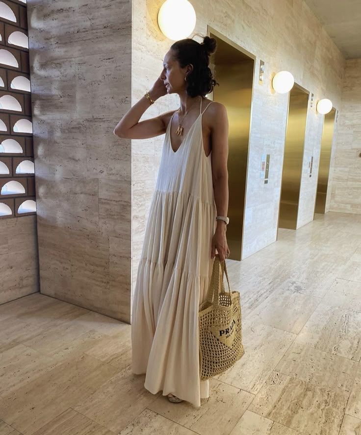 Ιδέες για Καλοκαιρινά outfits στο γραφείο – Τί φοράω όταν η θερμοκρασία ανεβαίνει;