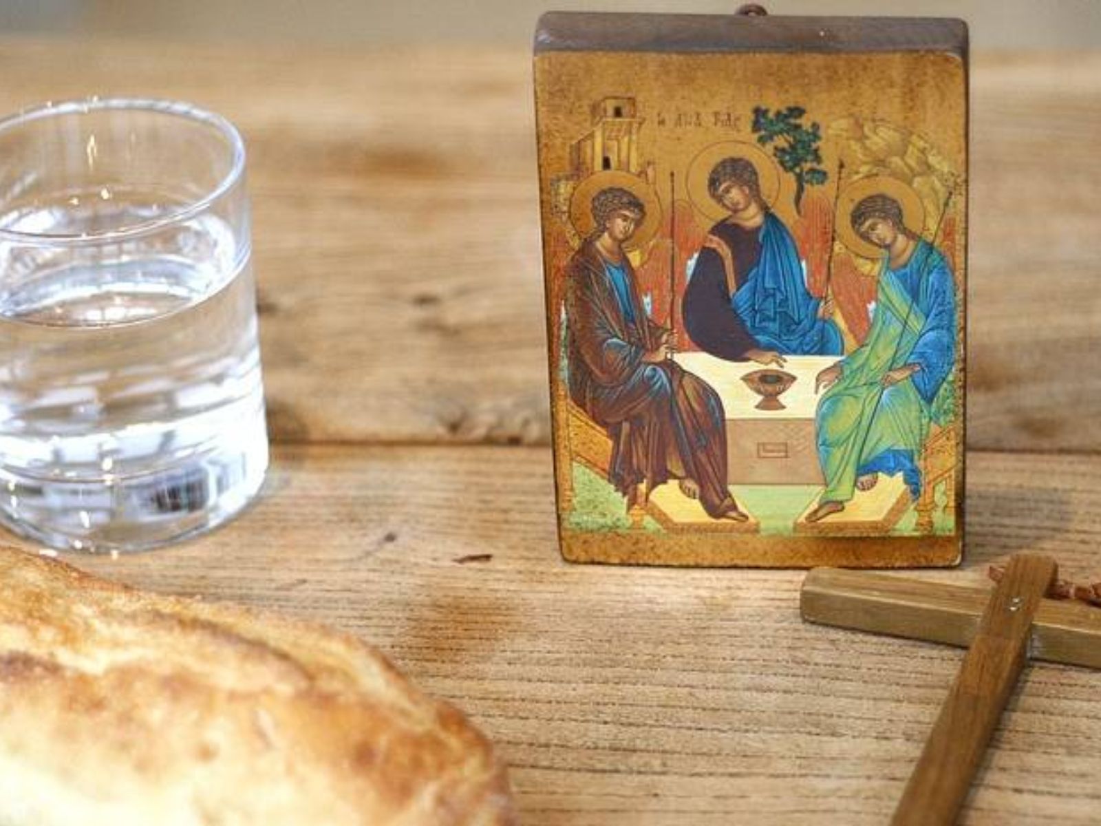 Τι τρώμε του Αγίου Πνεύματος σύμφωνα με τη Θρησκεία μας;