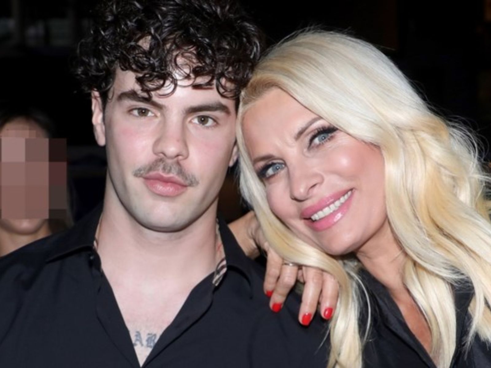 Ελένη Μενεγάκη: Δε φαντάζεστε πόσα χρόνια διαφοράς έχει ο Άγγελος Λάτσιος από την μικρότερη αδερφή του