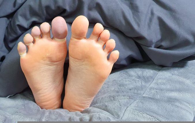 Γιατί τα πόδια μυρίζουν πιο πολύ το Καλοκαίρι (και πώς να το σταματήσεις)
