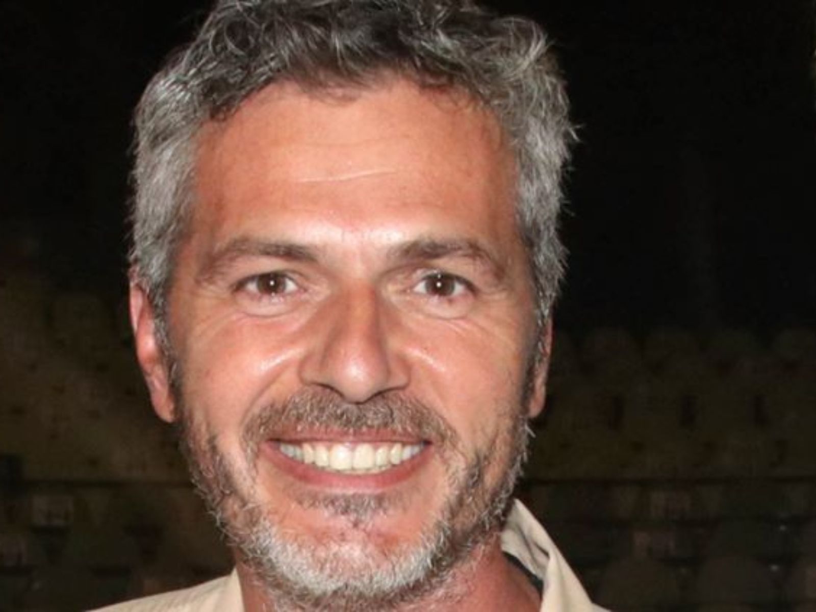 Μάριος Αθανασίου: Συγκινεί η ανάρτηση του μέσα από την οικοδομή που δούλευε – «Οι βρώμικες δουλειές έχουν καθαρούς ανθρώπους»