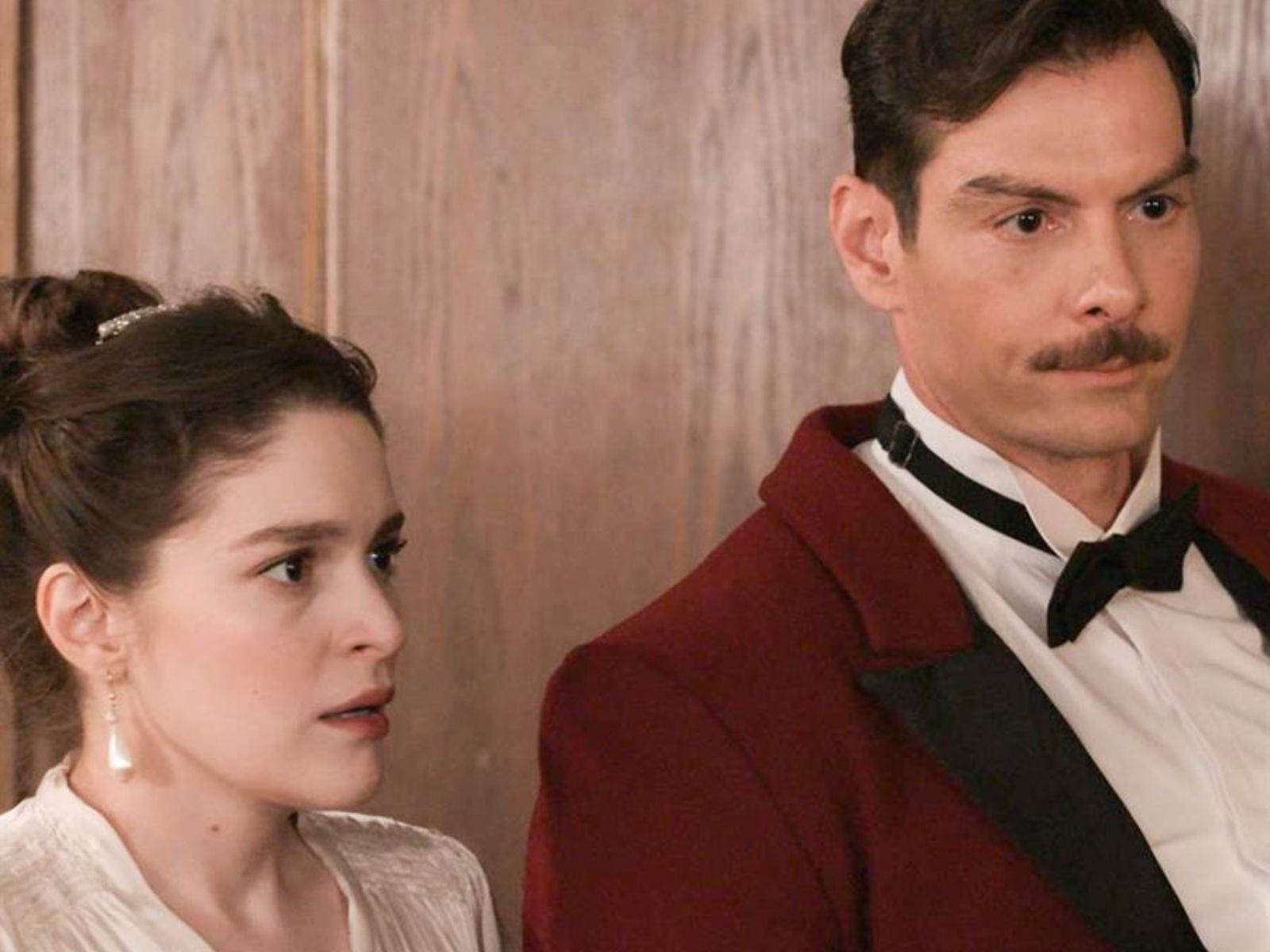 Grand Hotel : Αλίκη και Πέτρος καταζητούμενοι – Τους κάνει μήνυση ο Ρήγας για μοιχεία