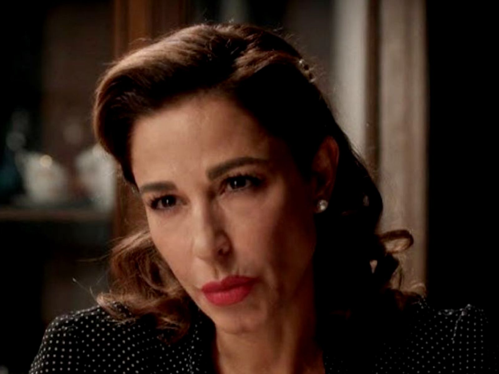 Άγιος έρωτας: Τα φριχτά βασανιστήρια που κάνουν στη Χριστίνα στη φυλακή