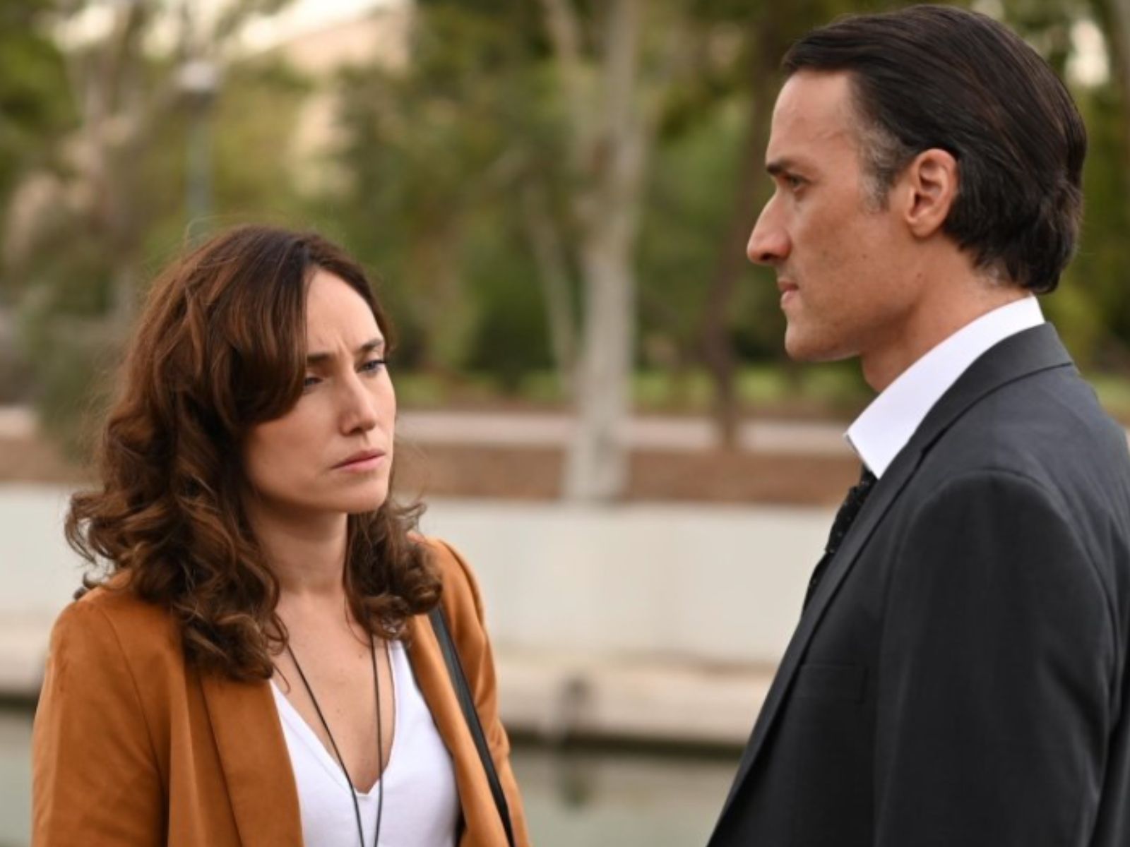 Διάφανη Αγάπη: Η Άννα λίγο πριν πεθάνει είδε τον άντρα που πυροβόλησε το Στέφανο