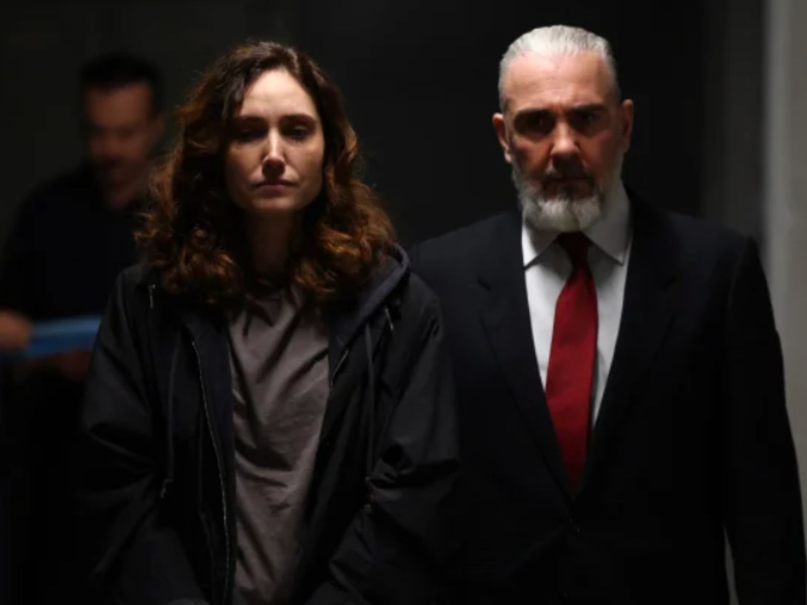 Διάφανη Αγάπη: Ο Γαμπρός της Άννας κρύβεται πίσω από όλα