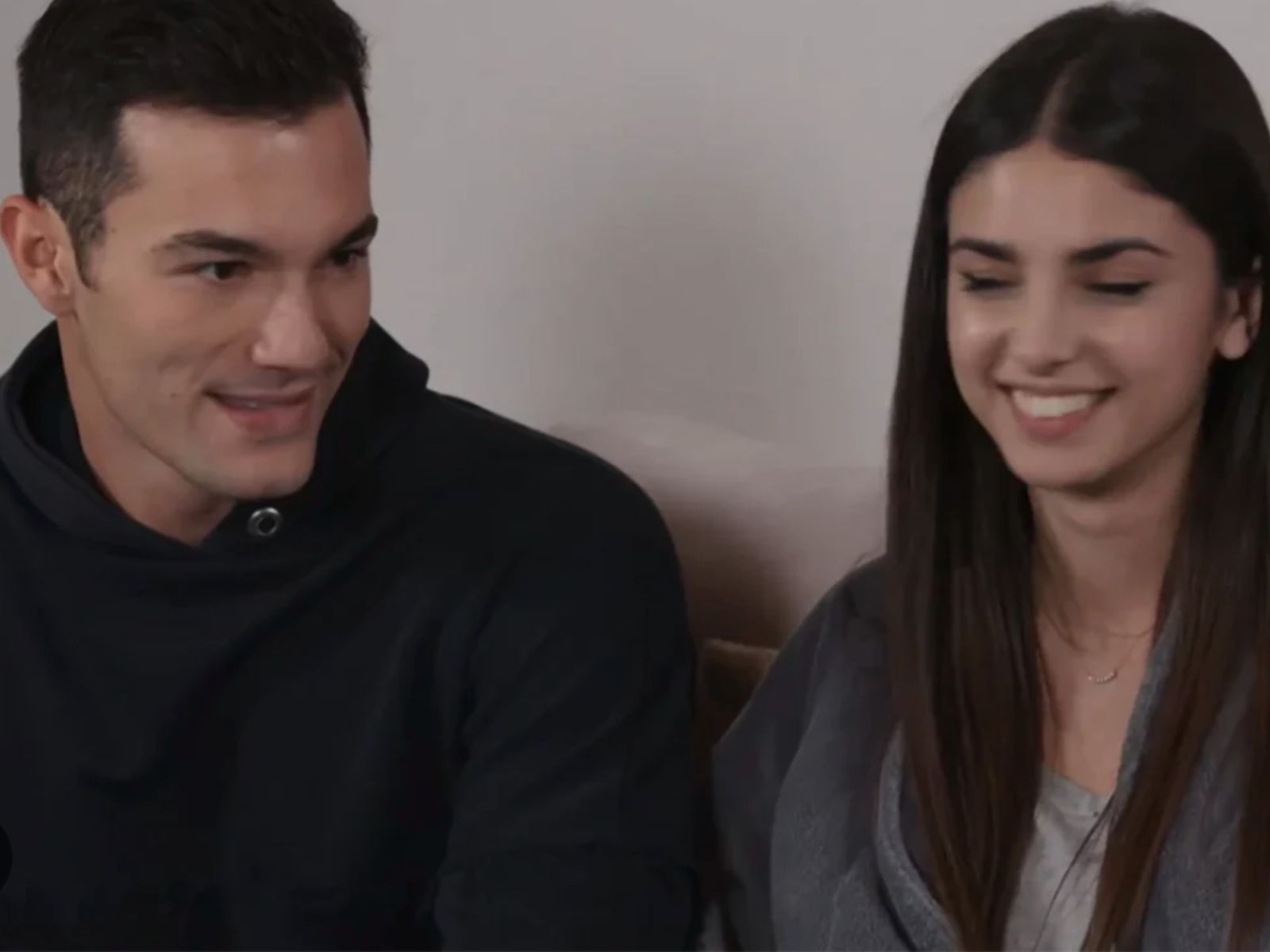 Η Γη της Ελιάς: Ο Μιλτιάδης έξαλλος με τη Βασιλικη -Τι δουλειά έχει αυτός ο ηλίθιος μαζί σου και με το παιδί;