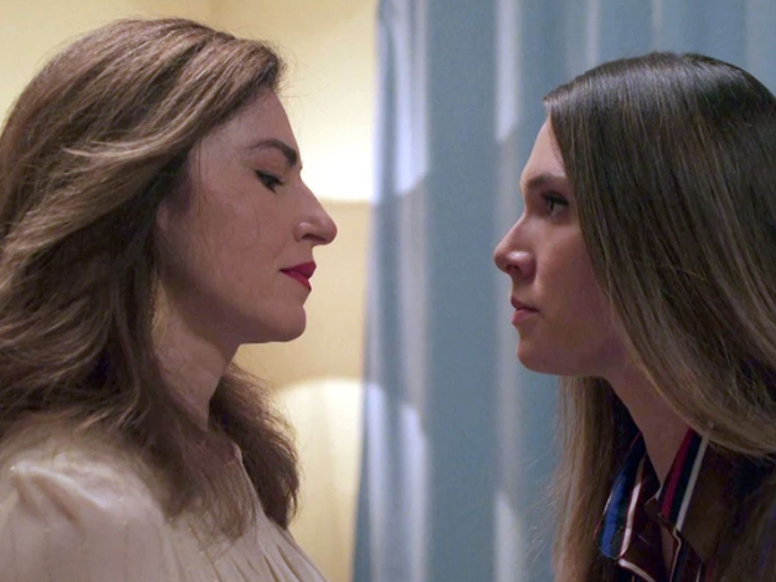 Η Παραλία : Η Ιφιγένεια σκοτώνει τη Φανή