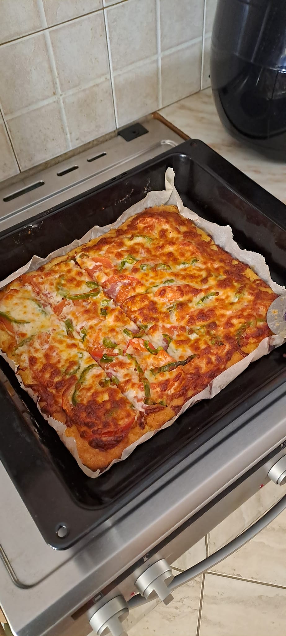 Σπέσιαλ πίτσα με σιμιγδάλι με μόλις 3 μονάδες