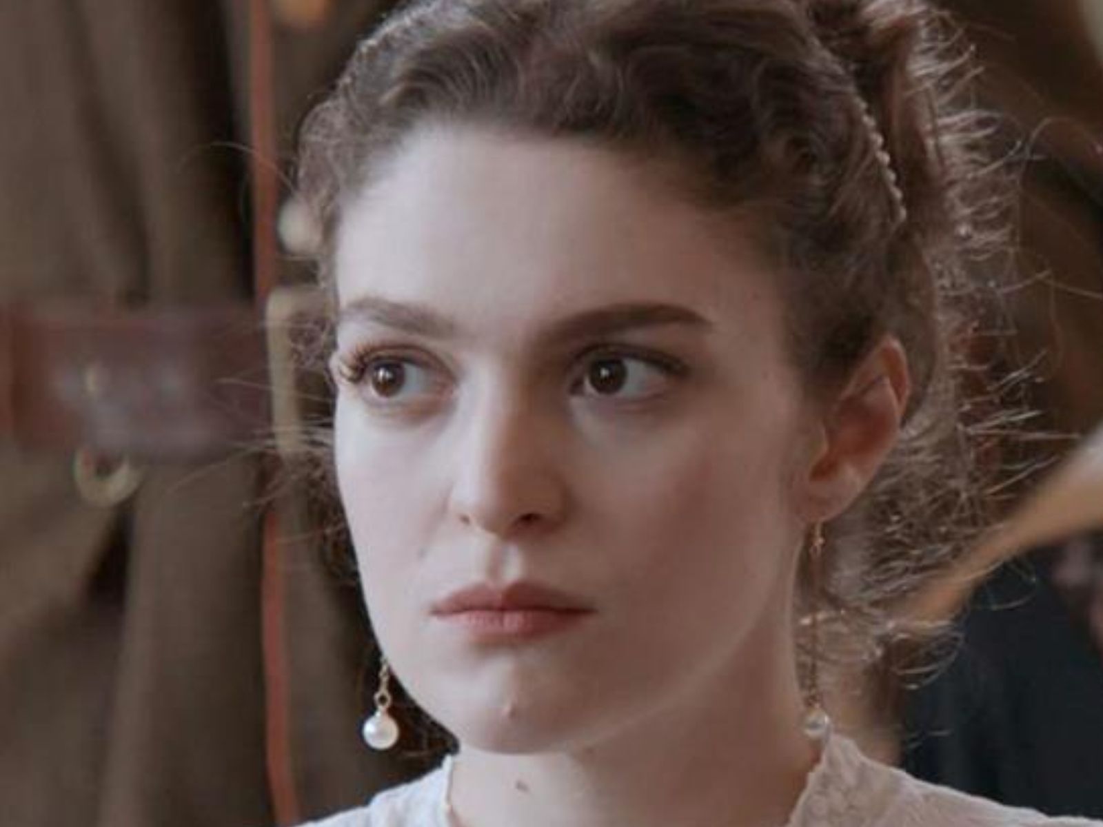 Grand Hotel: H Μητέρα του Πέτρου διώχνει την Αλίκη από τα προσφυγικά – Τι θέλει αυτή εδώ