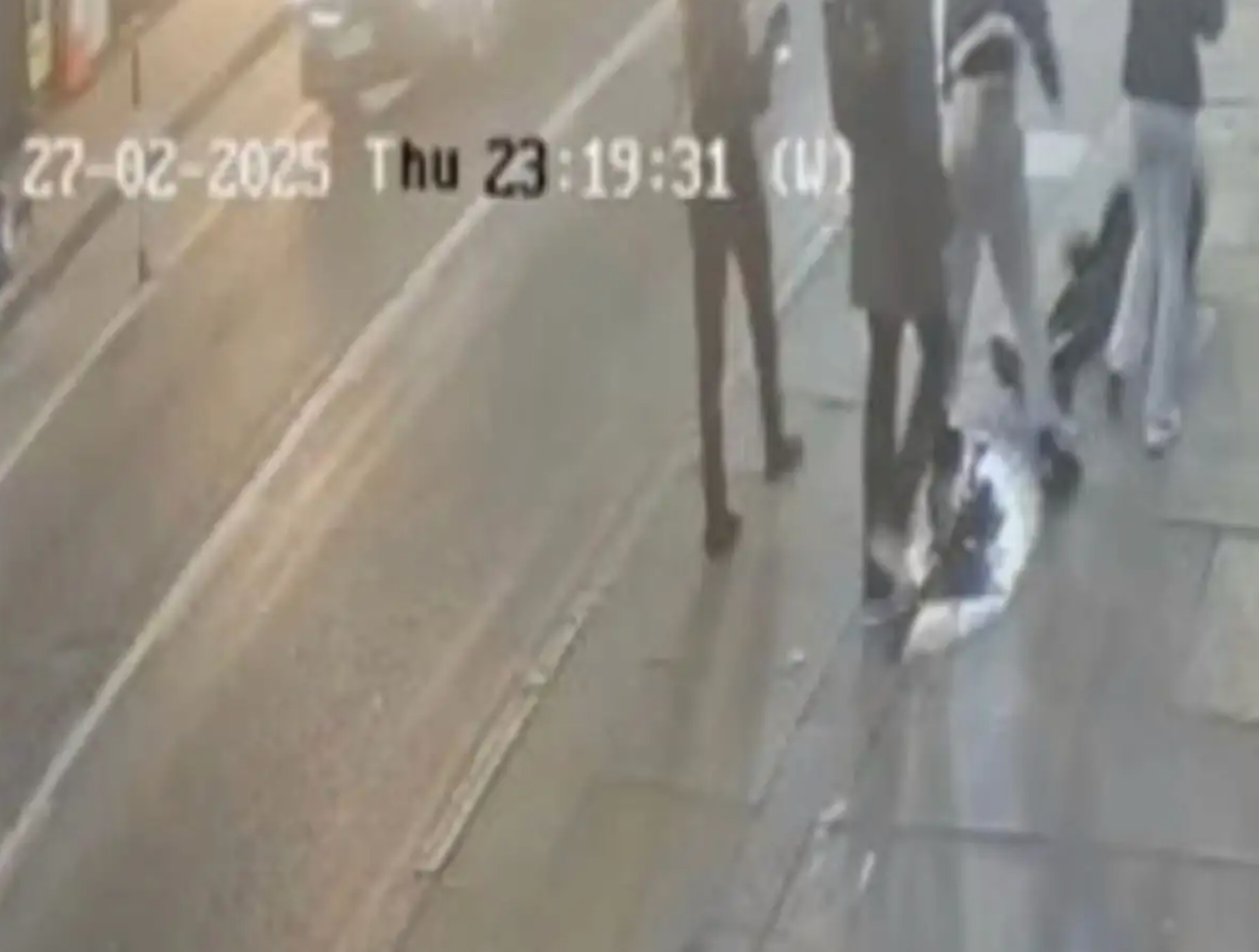 Τρεις έφηβες ξυλοκόπησαν και σκότωσαν ηλικιωμένο άντρα- Κατέγραφαν την επίθεση σε βίντεο