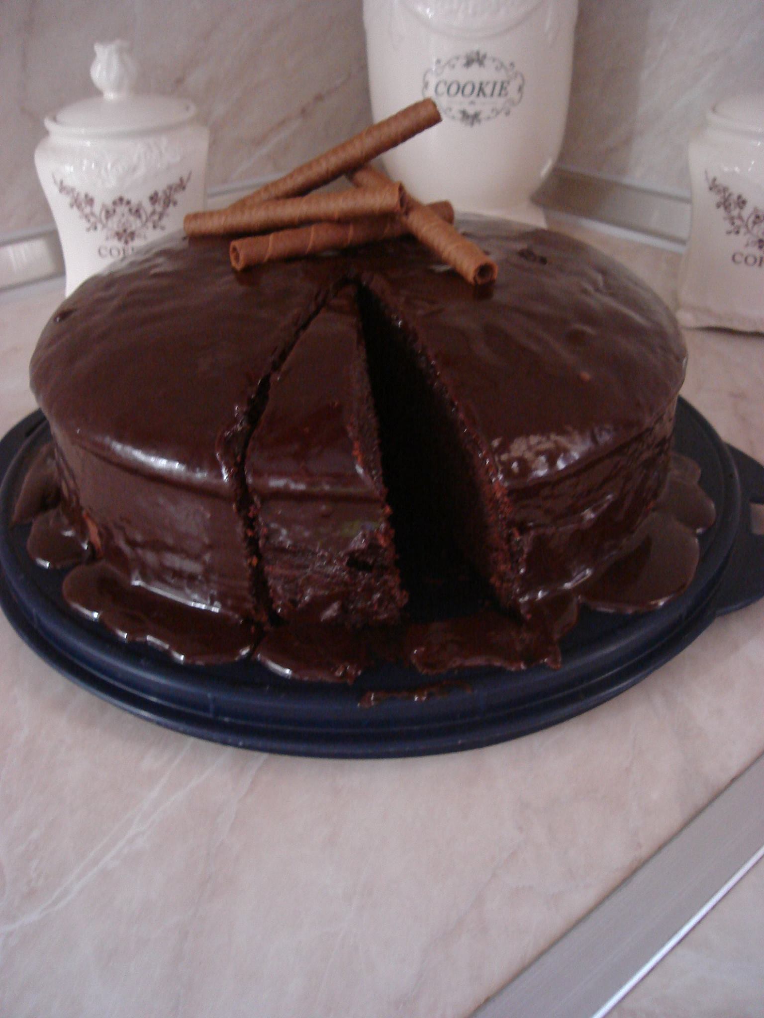 Ζουμερό σοκολατένιο κέικ μπανάνας με γλάσο