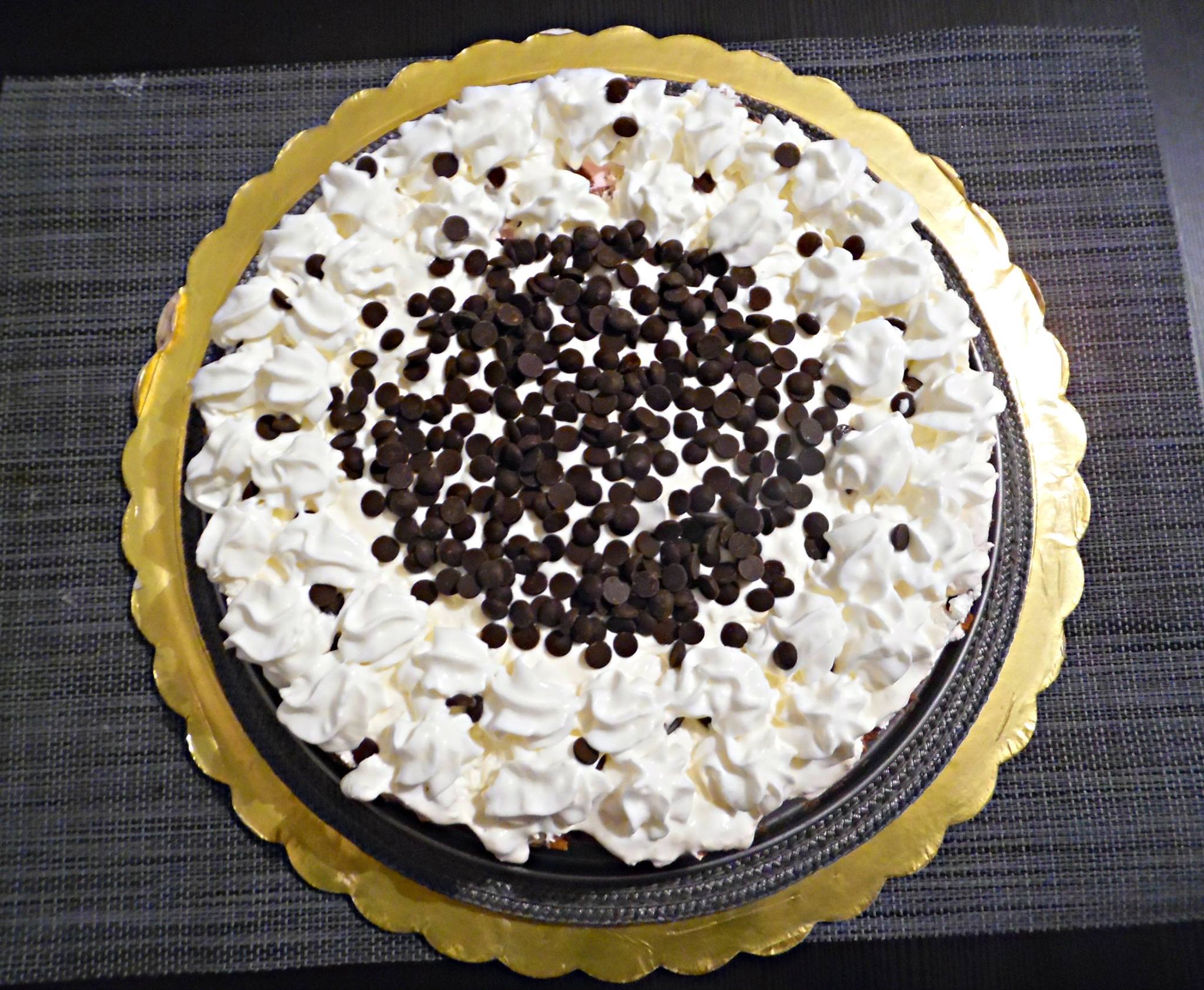 Εύκολη τούρτα με γεμιστά μπισκότα